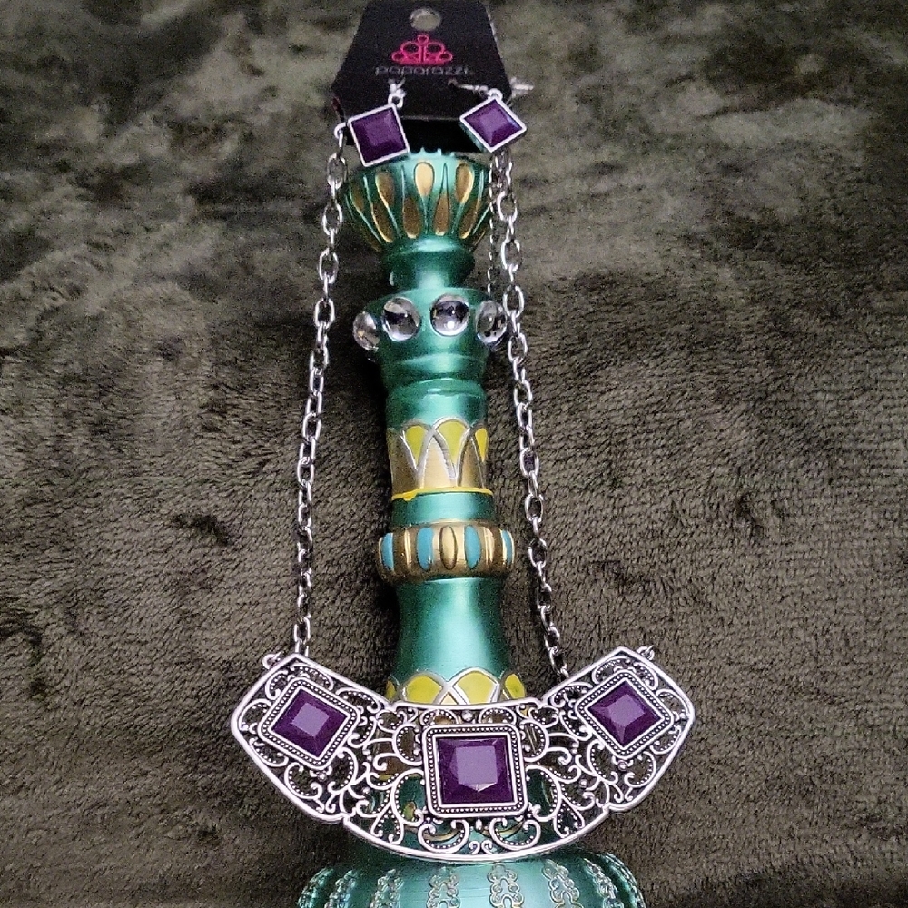 Paparazzi Silver and Purple Ethereal Necklace